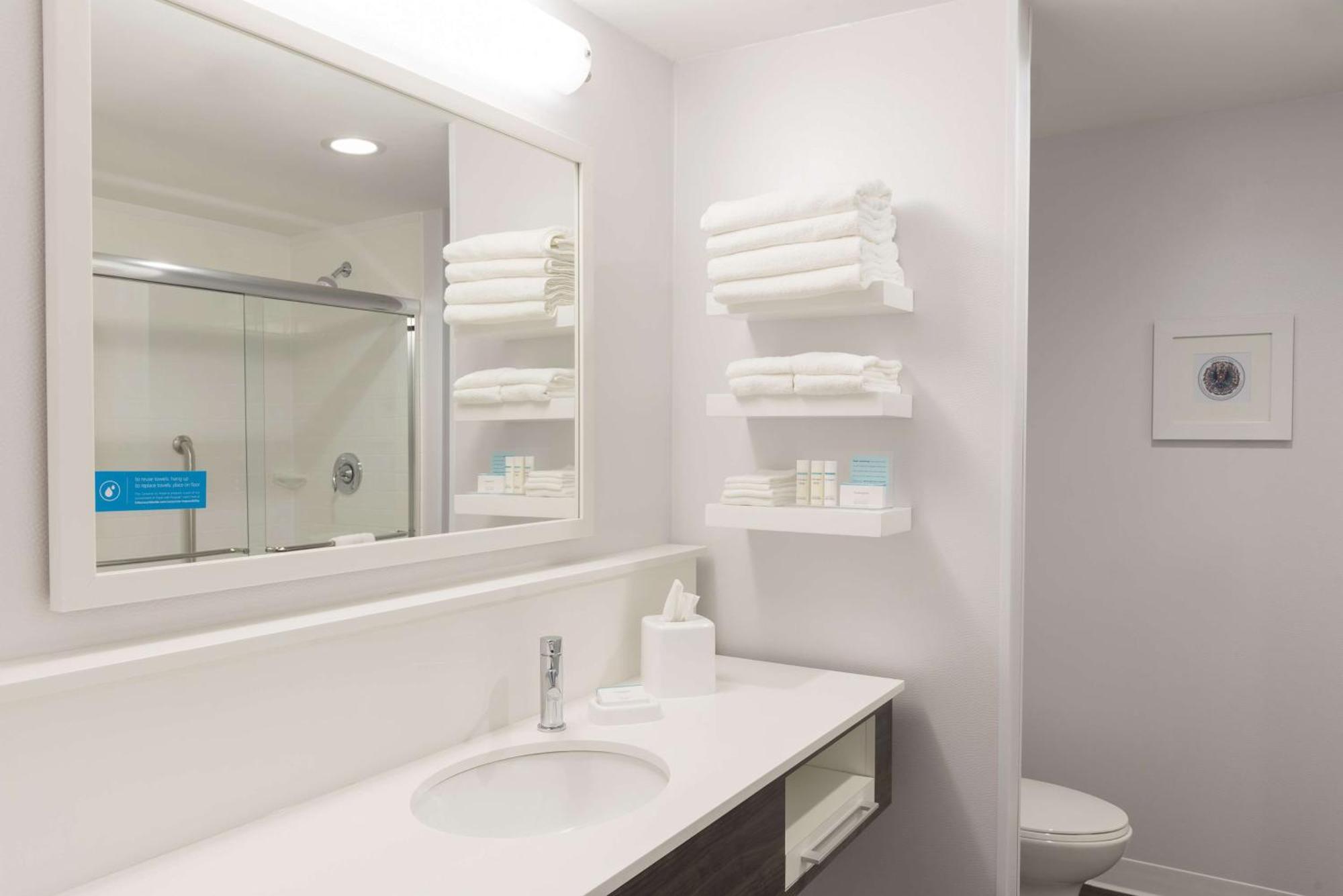 King Room - Hearing Accessible,1551705412:JPEG